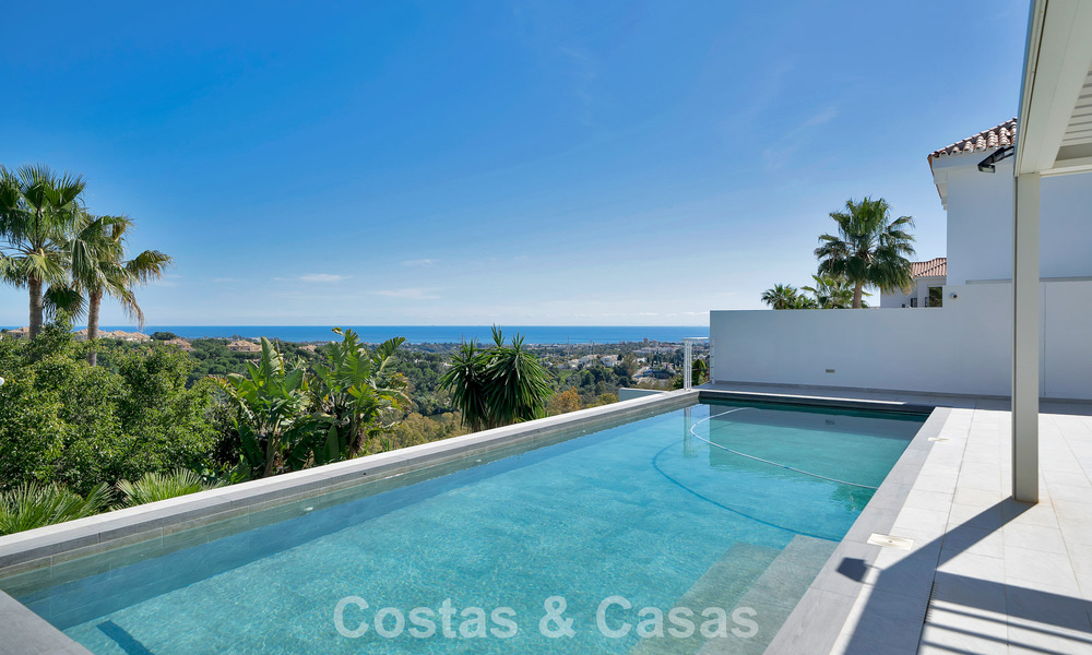Villa traditionnelle rénovée avec vue sur la mer et les montagnes à vendre à Nueva Andalucía, Marbella 796136