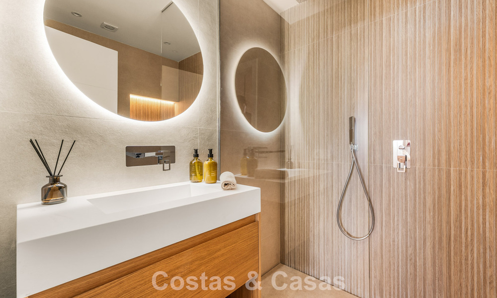 Appartement modernement rénové avec grande terrasse à vendre avec vue panoramique à Nueva Andalucía, Marbella 796047