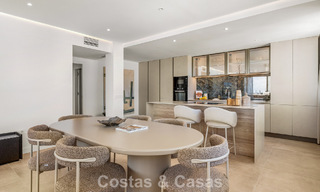 Appartement modernement rénové avec grande terrasse à vendre avec vue panoramique à Nueva Andalucía, Marbella 796053 