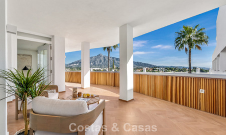 Appartement modernement rénové avec grande terrasse à vendre avec vue panoramique à Nueva Andalucía, Marbella 796054