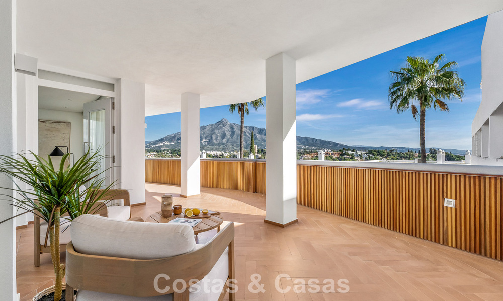Appartement modernement rénové avec grande terrasse à vendre avec vue panoramique à Nueva Andalucía, Marbella 796054