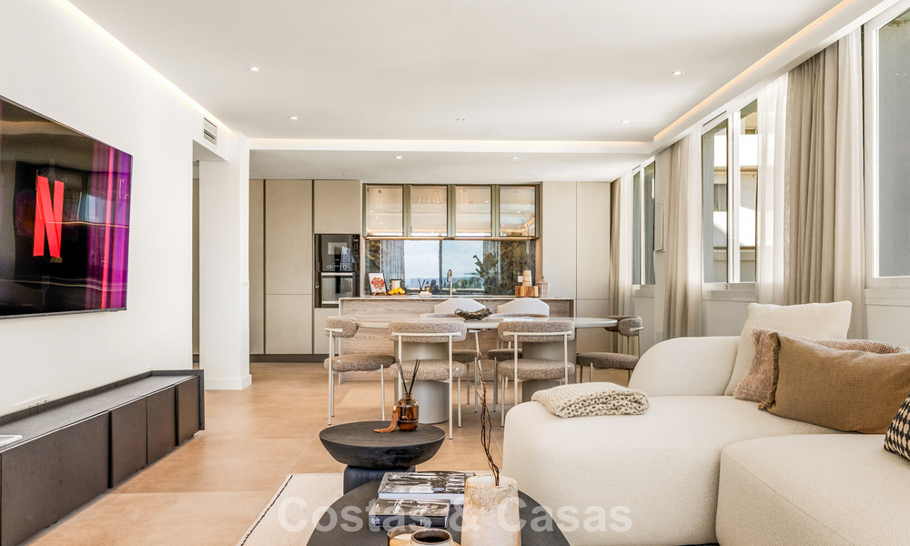 Appartement modernement rénové avec grande terrasse à vendre avec vue panoramique à Nueva Andalucía, Marbella 796059