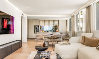 Appartement modernement rénové avec grande terrasse à vendre avec vue panoramique à Nueva Andalucía, Marbella 796059 