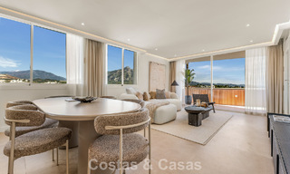 Appartement modernement rénové avec grande terrasse à vendre avec vue panoramique à Nueva Andalucía, Marbella 796066 
