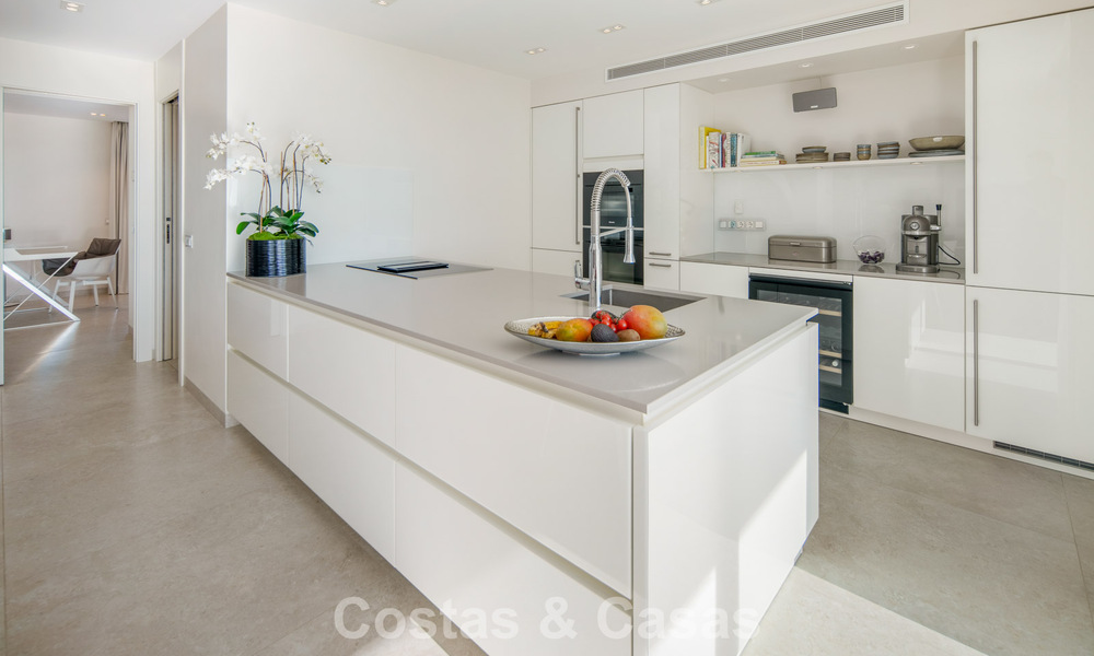 Penthouse duplex exclusif avec intérieur moderne et lumineux à vendre dans un complexe sécurisé sur la Golden Mile, Marbella 796392