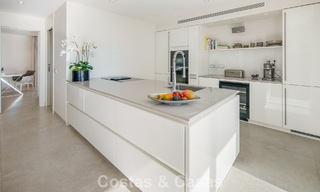 Penthouse duplex exclusif avec intérieur moderne et lumineux à vendre dans un complexe sécurisé sur la Golden Mile, Marbella 796392 