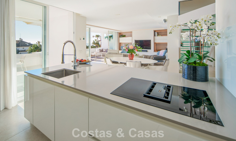 Penthouse duplex exclusif avec intérieur moderne et lumineux à vendre dans un complexe sécurisé sur la Golden Mile, Marbella 796393