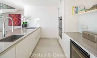Penthouse duplex exclusif avec intérieur moderne et lumineux à vendre dans un complexe sécurisé sur la Golden Mile, Marbella 796395 