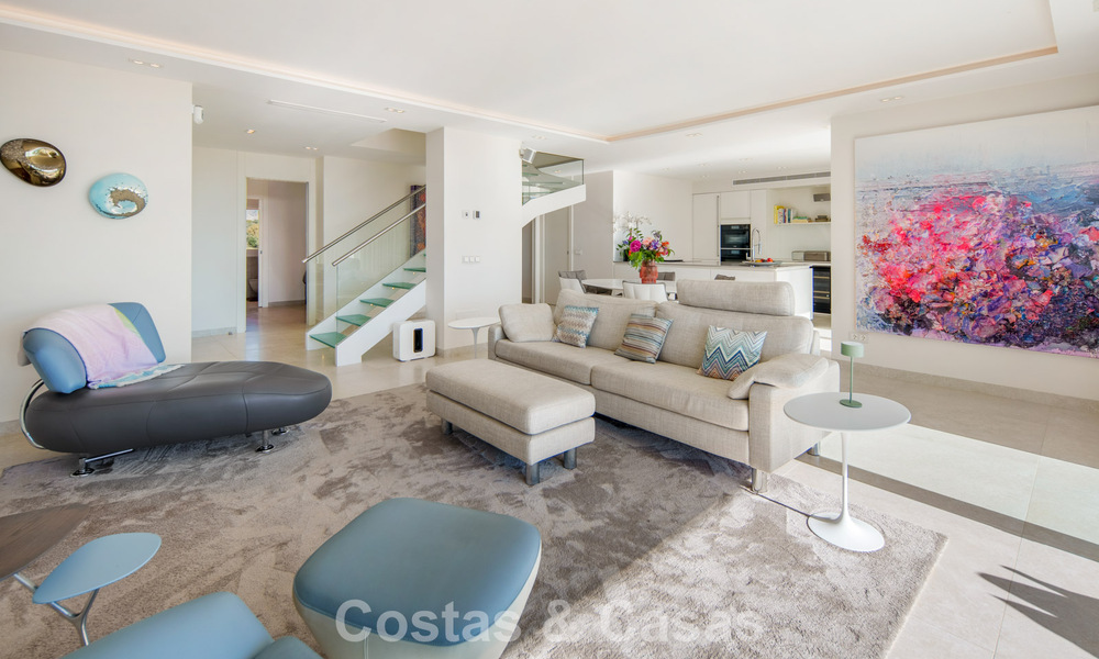 Penthouse duplex exclusif avec intérieur moderne et lumineux à vendre dans un complexe sécurisé sur la Golden Mile, Marbella 796402