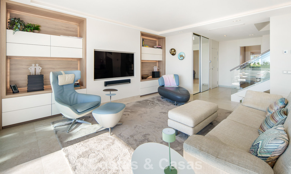 Penthouse duplex exclusif avec intérieur moderne et lumineux à vendre dans un complexe sécurisé sur la Golden Mile, Marbella 796403