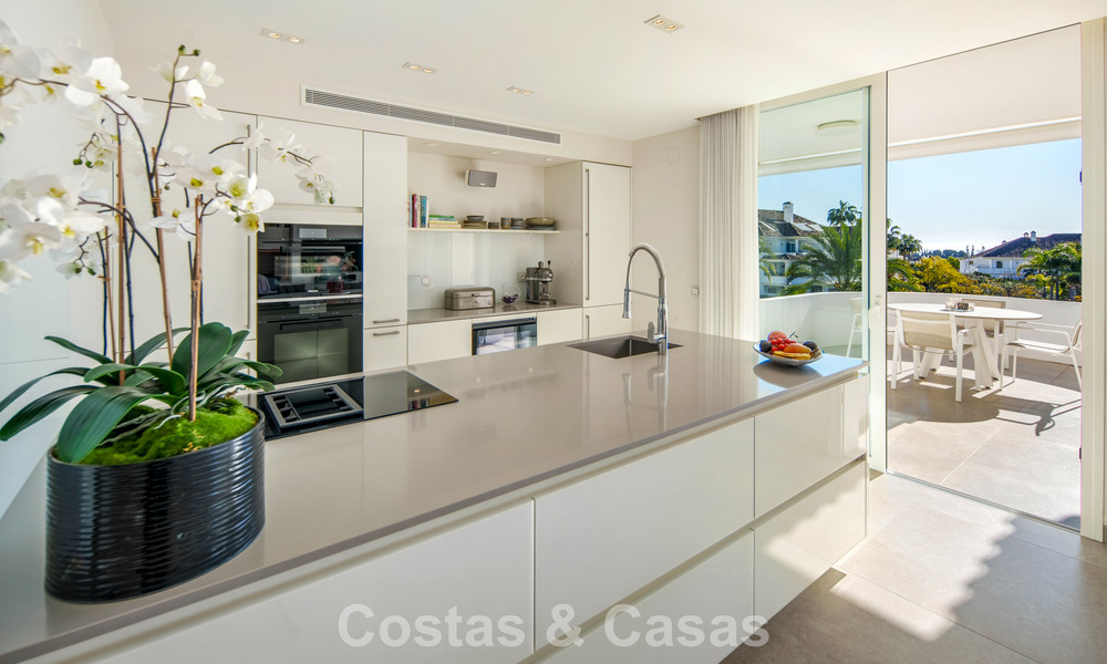 Penthouse duplex exclusif avec intérieur moderne et lumineux à vendre dans un complexe sécurisé sur la Golden Mile, Marbella 796404