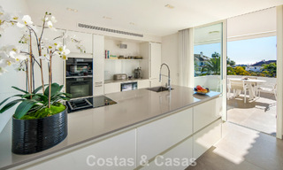 Penthouse duplex exclusif avec intérieur moderne et lumineux à vendre dans un complexe sécurisé sur la Golden Mile, Marbella 796404 