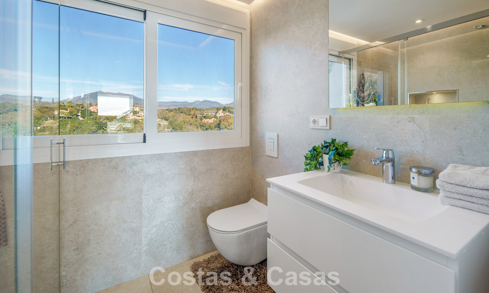 Penthouse duplex exclusif avec intérieur moderne et lumineux à vendre dans un complexe sécurisé sur la Golden Mile, Marbella 796406