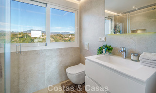 Penthouse duplex exclusif avec intérieur moderne et lumineux à vendre dans un complexe sécurisé sur la Golden Mile, Marbella 796406 