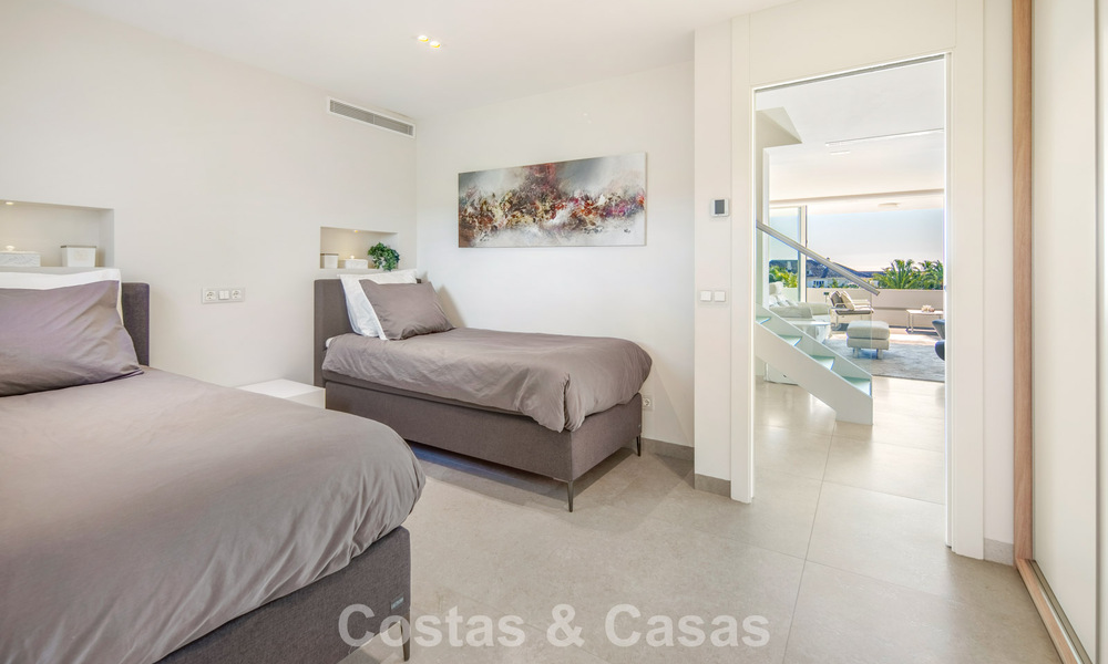 Penthouse duplex exclusif avec intérieur moderne et lumineux à vendre dans un complexe sécurisé sur la Golden Mile, Marbella 796407