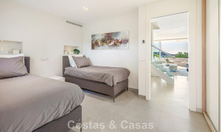 Penthouse duplex exclusif avec intérieur moderne et lumineux à vendre dans un complexe sécurisé sur la Golden Mile, Marbella 796407 