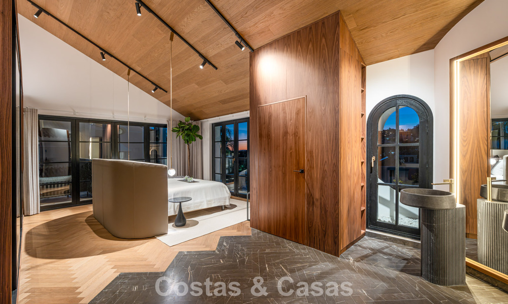 Villa architecturale exclusive avec vue panoramique sur le golf et la mer à vendre à Nueva Andalucía, Marbella 796345