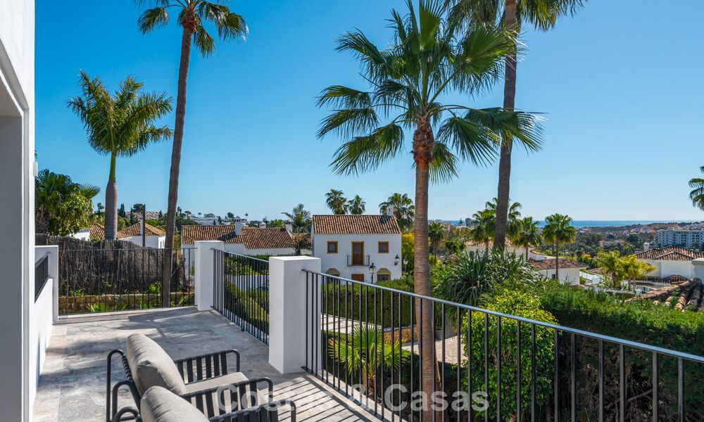 Villa architecturale exclusive avec vue panoramique sur le golf et la mer à vendre à Nueva Andalucía, Marbella 796350
