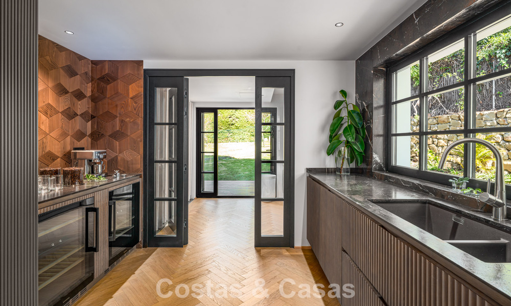 Villa architecturale exclusive avec vue panoramique sur le golf et la mer à vendre à Nueva Andalucía, Marbella 796353