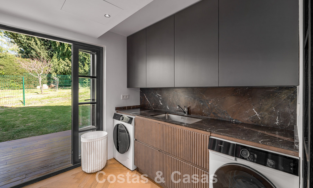 Villa architecturale exclusive avec vue panoramique sur le golf et la mer à vendre à Nueva Andalucía, Marbella 796354