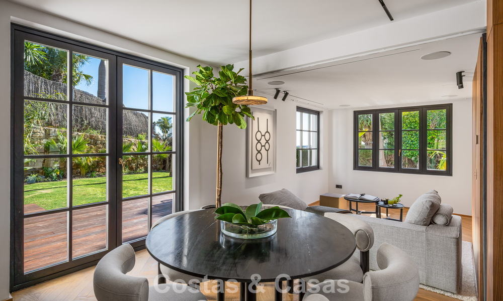 Villa architecturale exclusive avec vue panoramique sur le golf et la mer à vendre à Nueva Andalucía, Marbella 796355