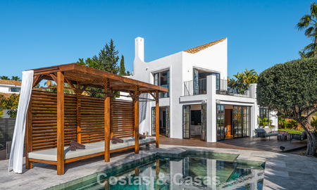 Villa architecturale exclusive avec vue panoramique sur le golf et la mer à vendre à Nueva Andalucía, Marbella 796360