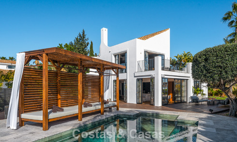 Villa architecturale exclusive avec vue panoramique sur le golf et la mer à vendre à Nueva Andalucía, Marbella 796360
