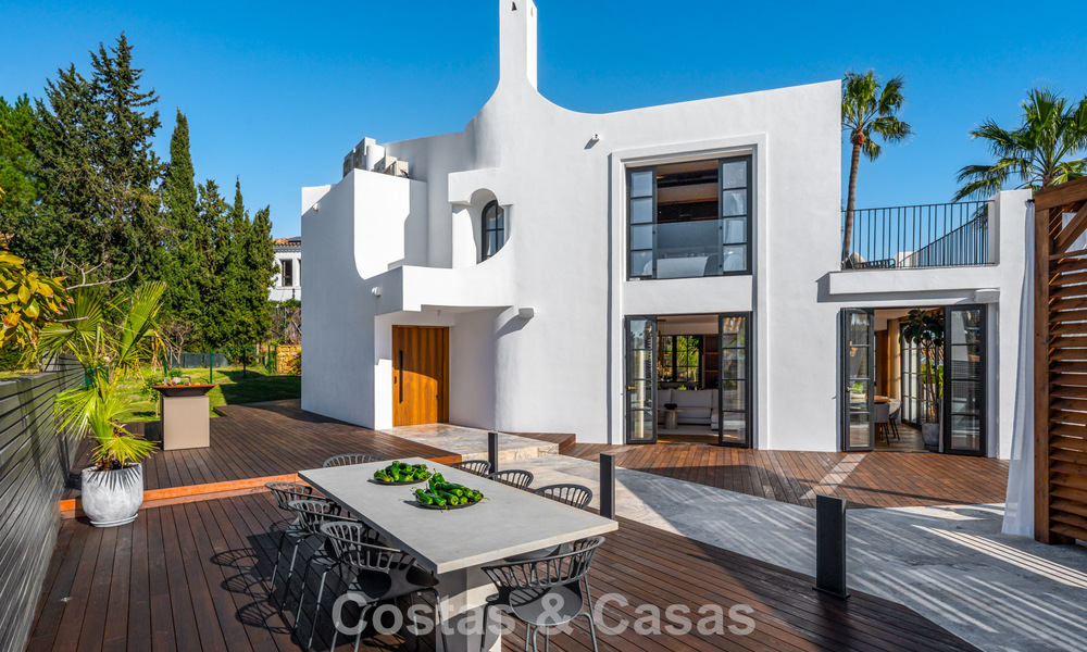 Villa architecturale exclusive avec vue panoramique sur le golf et la mer à vendre à Nueva Andalucía, Marbella 796361