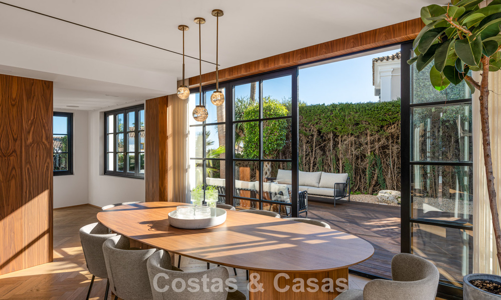 Villa architecturale exclusive avec vue panoramique sur le golf et la mer à vendre à Nueva Andalucía, Marbella 796365