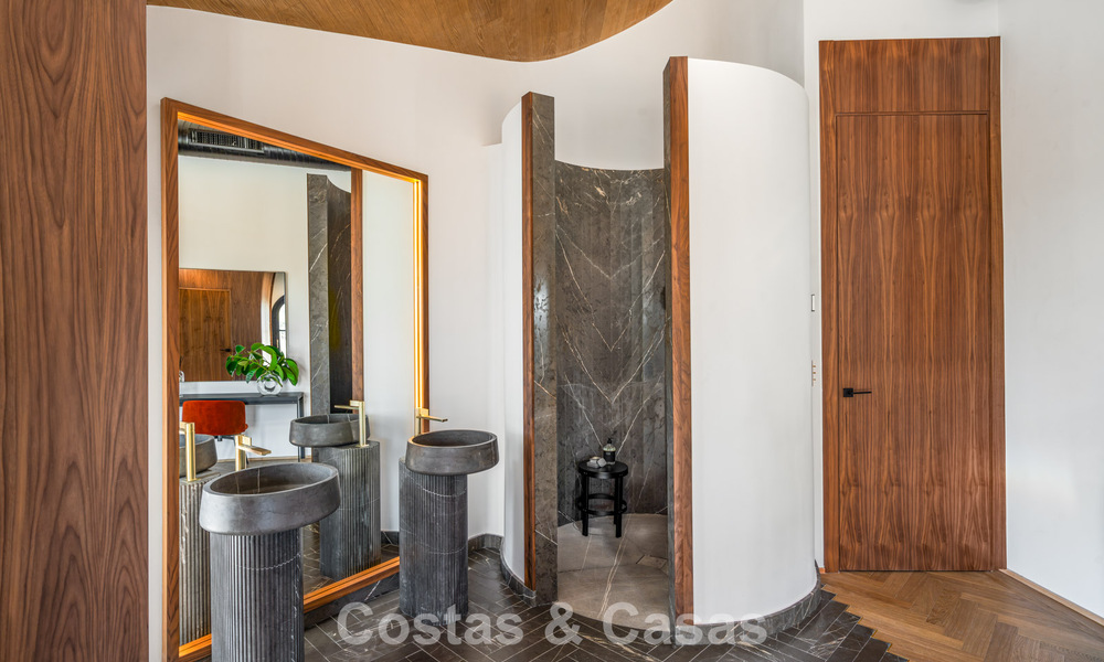 Villa architecturale exclusive avec vue panoramique sur le golf et la mer à vendre à Nueva Andalucía, Marbella 796367