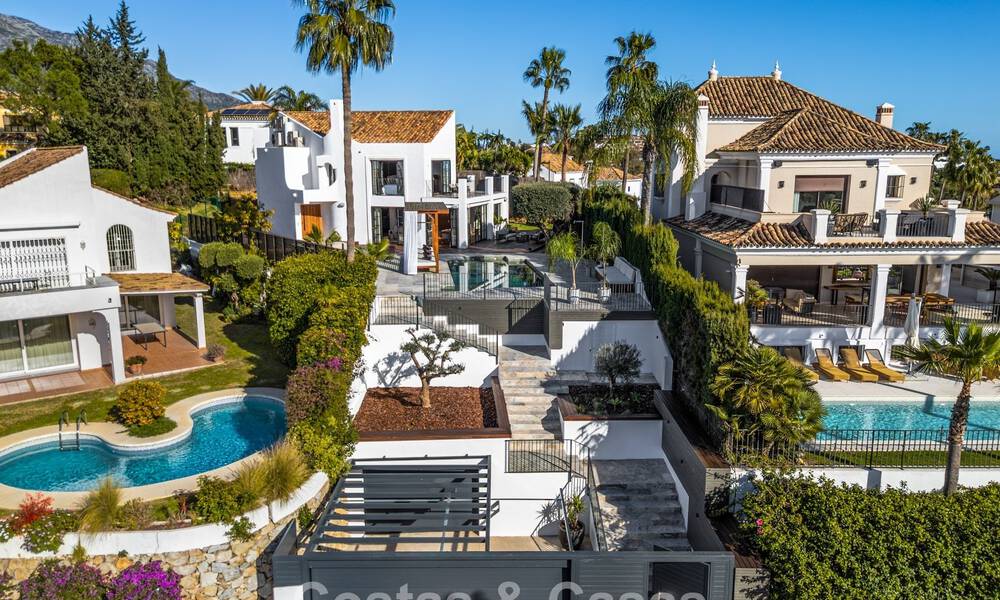 Villa architecturale exclusive avec vue panoramique sur le golf et la mer à vendre à Nueva Andalucía, Marbella 796370