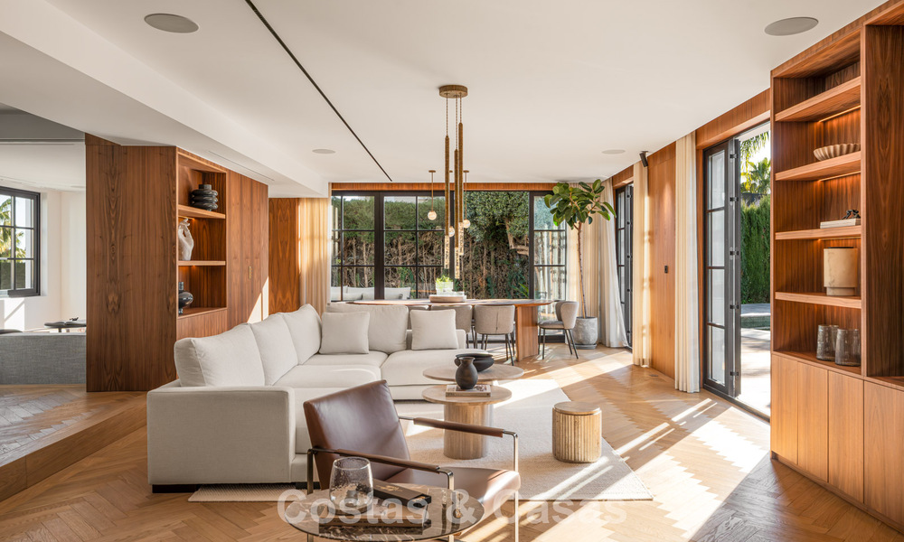 Villa architecturale exclusive avec vue panoramique sur le golf et la mer à vendre à Nueva Andalucía, Marbella 796373