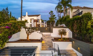 Villa architecturale exclusive avec vue panoramique sur le golf et la mer à vendre à Nueva Andalucía, Marbella 796376 