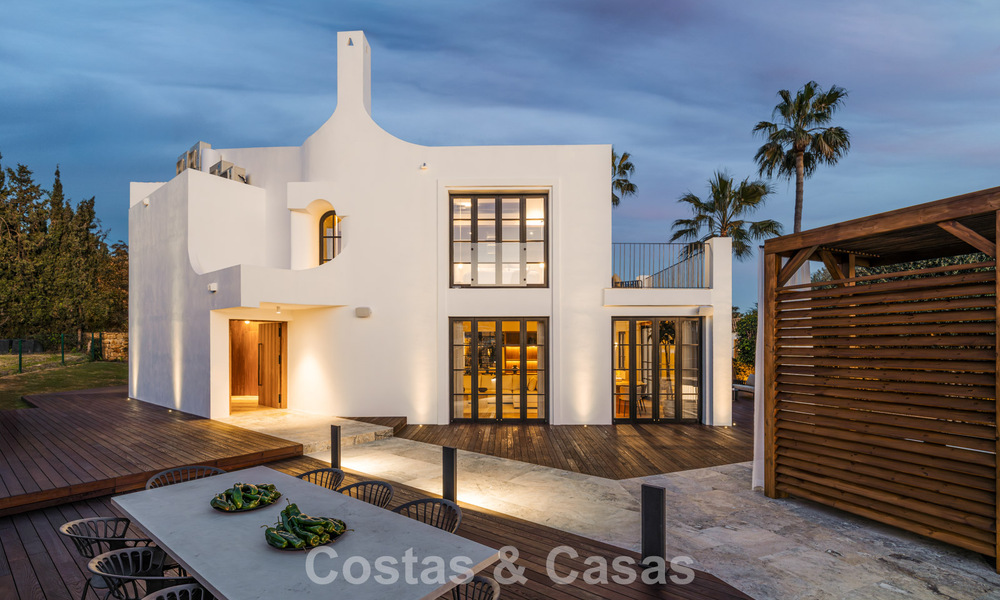 Villa architecturale exclusive avec vue panoramique sur le golf et la mer à vendre à Nueva Andalucía, Marbella 796378