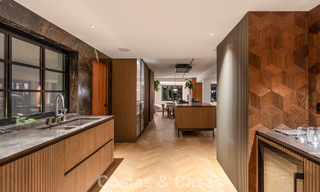 Villa architecturale exclusive avec vue panoramique sur le golf et la mer à vendre à Nueva Andalucía, Marbella 796381 