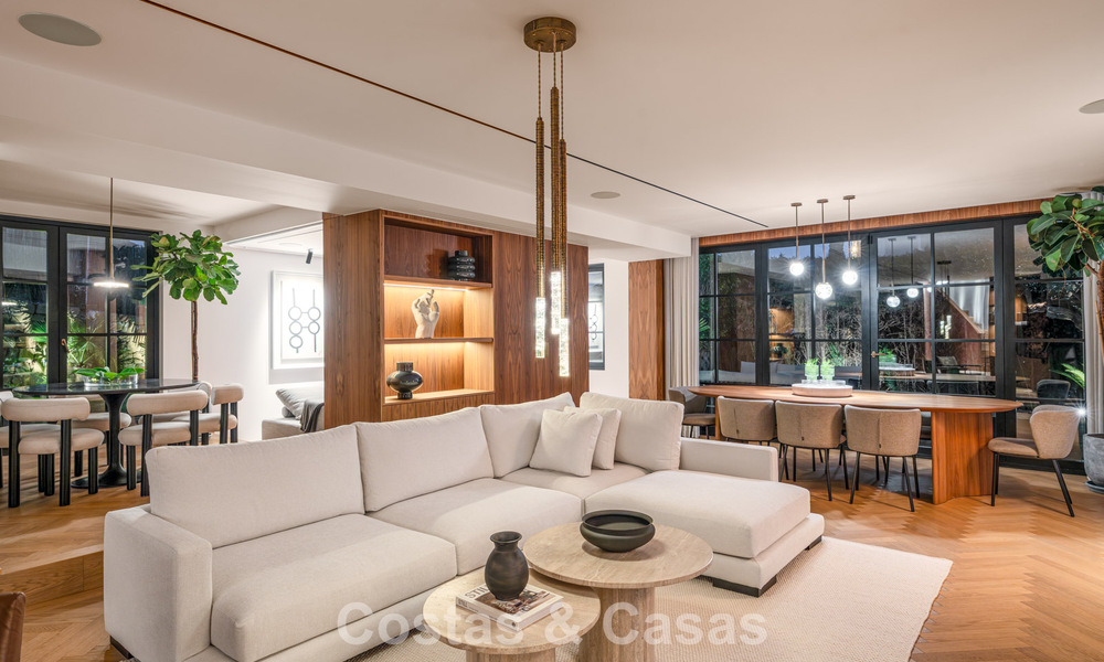 Villa architecturale exclusive avec vue panoramique sur le golf et la mer à vendre à Nueva Andalucía, Marbella 796383