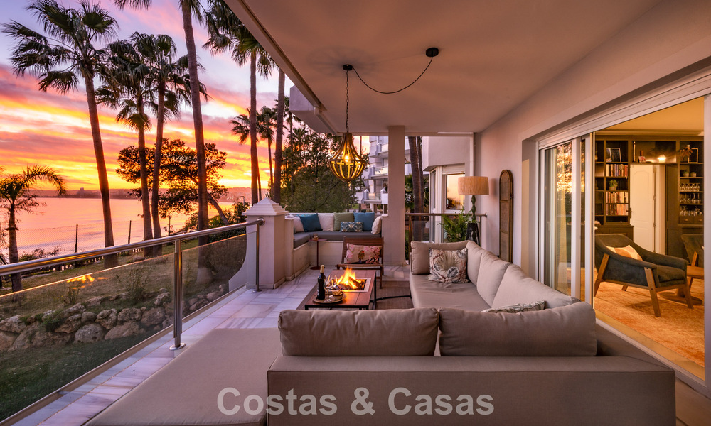Appartement exclusif en première ligne de plage avec vue panoramique sur la mer à vendre dans le centre d’Estepona 795952
