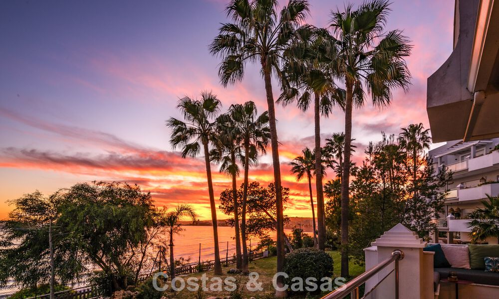 Appartement exclusif en première ligne de plage avec vue panoramique sur la mer à vendre dans le centre d’Estepona 795953