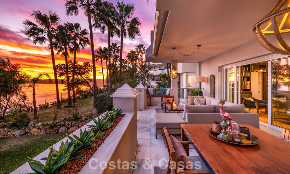 Appartement exclusif en première ligne de plage avec vue panoramique sur la mer à vendre dans le centre d’Estepona 795955