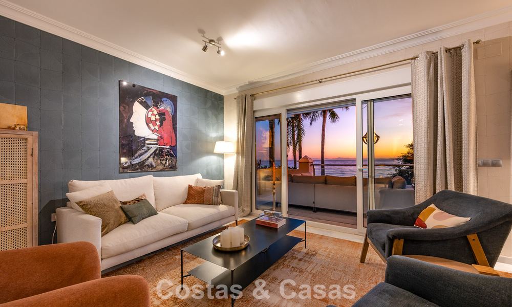 Appartement exclusif en première ligne de plage avec vue panoramique sur la mer à vendre dans le centre d’Estepona 795956