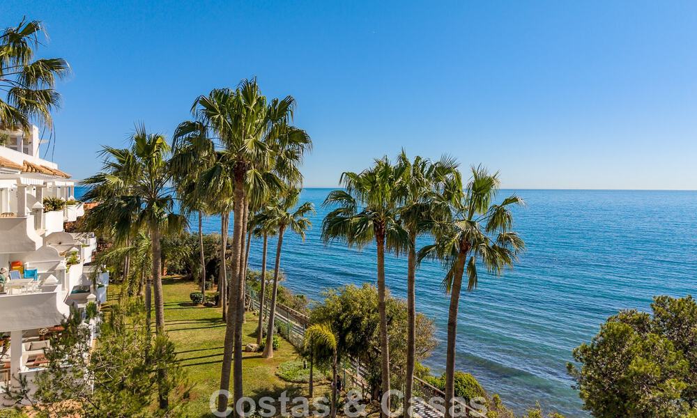 Appartement exclusif en première ligne de plage avec vue panoramique sur la mer à vendre dans le centre d’Estepona 795961