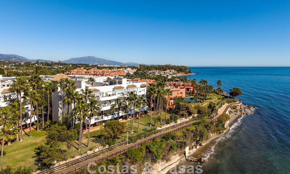 Appartement exclusif en première ligne de plage avec vue panoramique sur la mer à vendre dans le centre d’Estepona 795962
