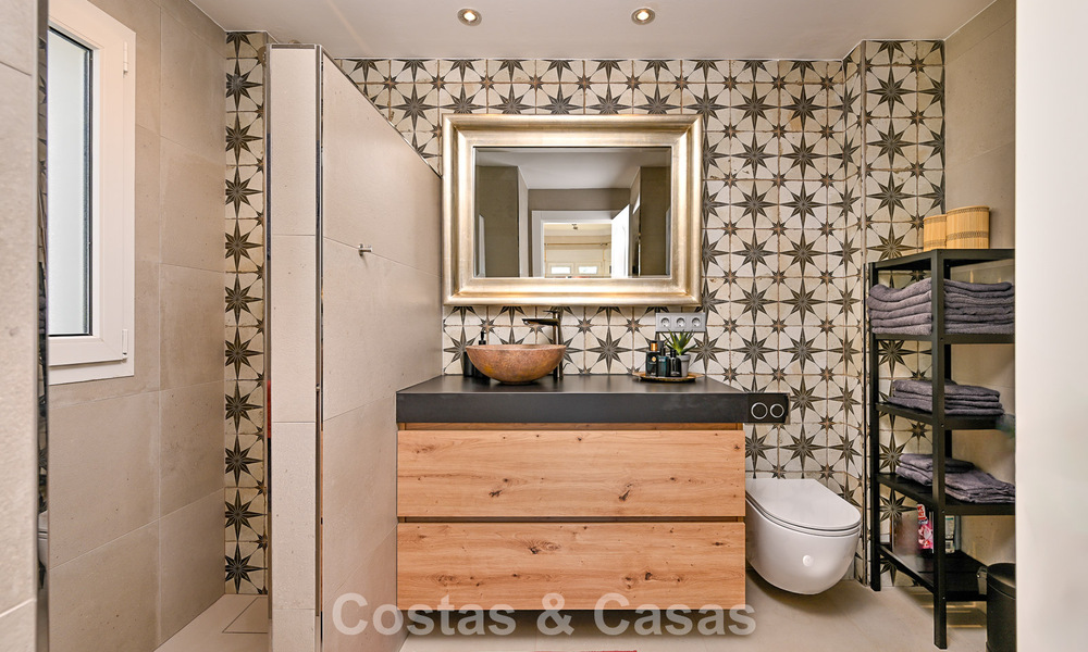 Appartement exclusif en première ligne de plage avec vue panoramique sur la mer à vendre dans le centre d’Estepona 795972