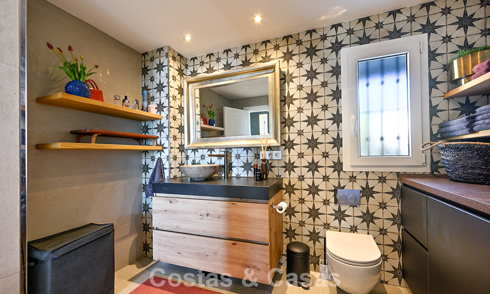 Appartement exclusif en première ligne de plage avec vue panoramique sur la mer à vendre dans le centre d’Estepona 795975