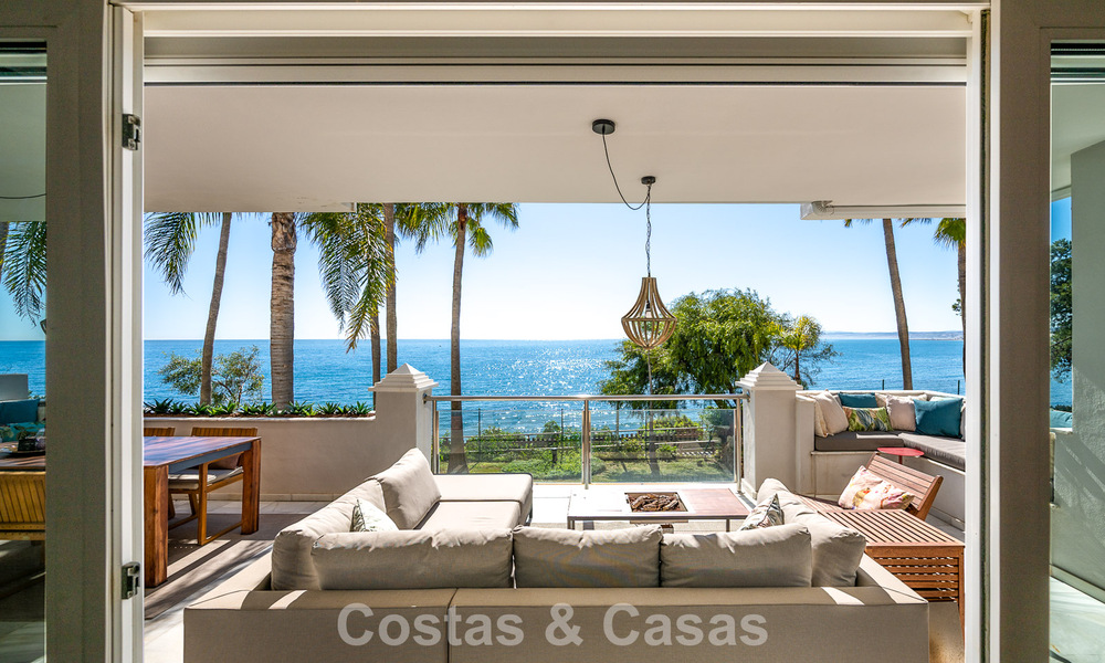 Appartement exclusif en première ligne de plage avec vue panoramique sur la mer à vendre dans le centre d’Estepona 795976