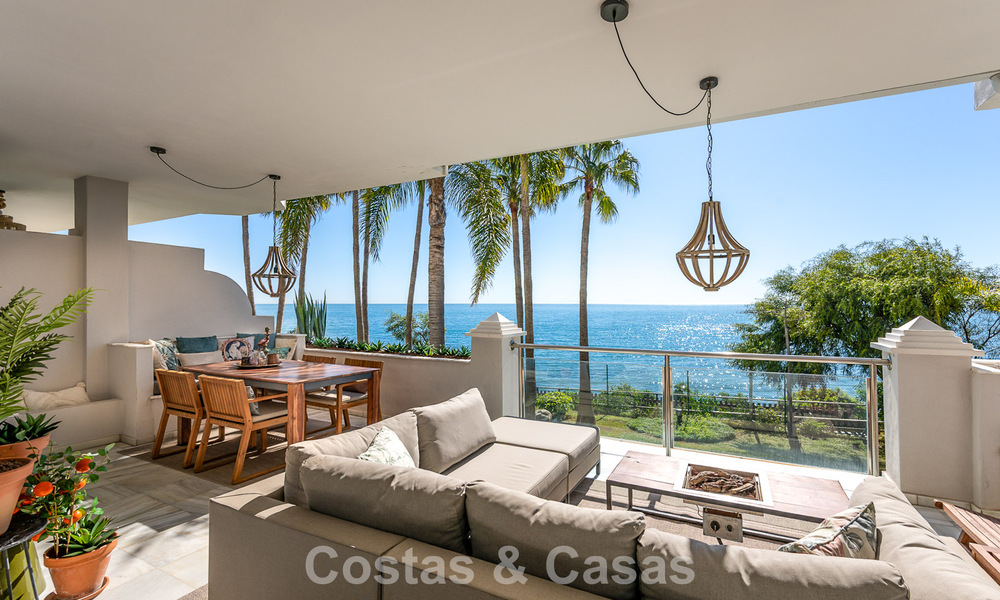 Appartement exclusif en première ligne de plage avec vue panoramique sur la mer à vendre dans le centre d’Estepona 795978