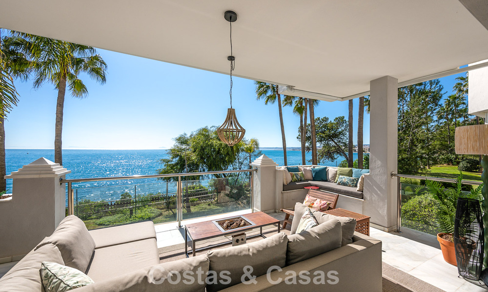 Appartement exclusif en première ligne de plage avec vue panoramique sur la mer à vendre dans le centre d’Estepona 795979