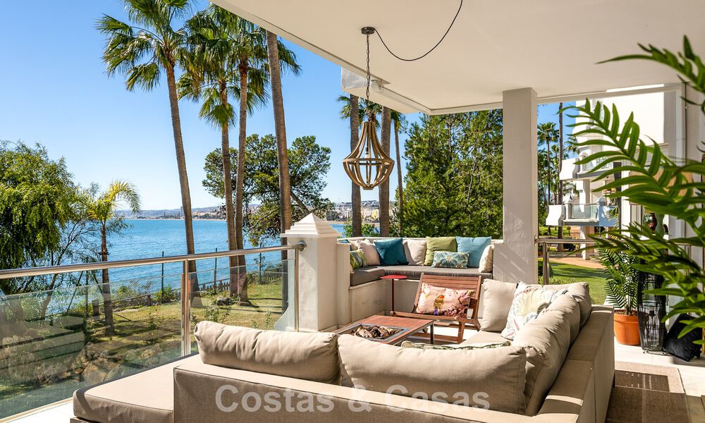 Appartement exclusif en première ligne de plage avec vue panoramique sur la mer à vendre dans le centre d’Estepona 795984
