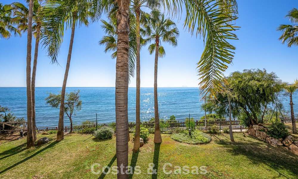 Appartement exclusif en première ligne de plage avec vue panoramique sur la mer à vendre dans le centre d’Estepona 795986