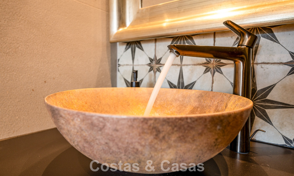 Appartement exclusif en première ligne de plage avec vue panoramique sur la mer à vendre dans le centre d’Estepona 795989